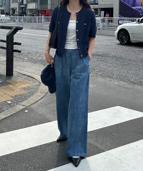 fredy emue（フレディエミュ）の「ライトオンスデニムベイカーイージーパンツ（デニムパンツ・レディース・ネイビー/ブルー/アイボリー・38/36）」の4枚目の写真