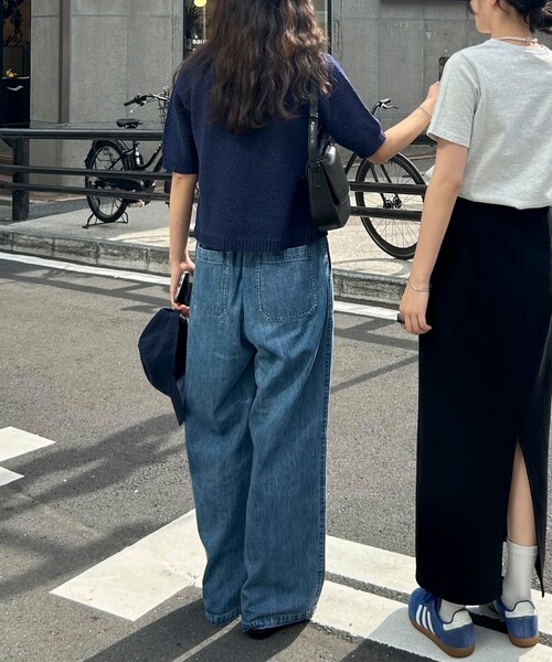 fredy emue（フレディエミュ）の「ライトオンスデニムベイカーイージーパンツ（デニムパンツ・レディース・ネイビー/ブルー/アイボリー・38/36）」の5枚目の写真