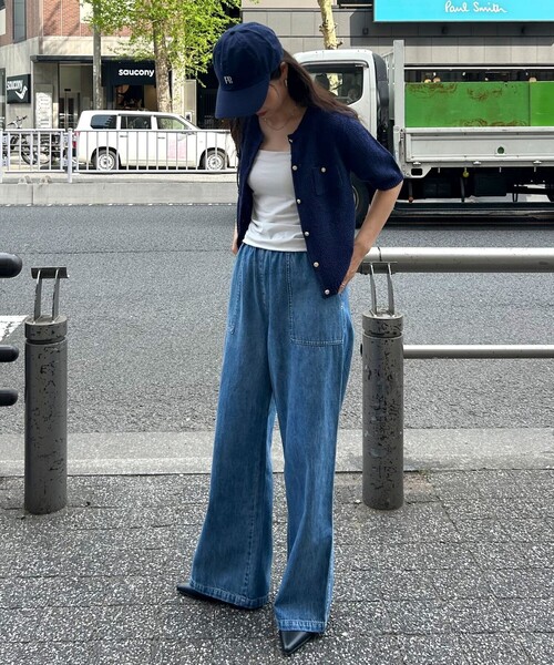 fredy emue（フレディエミュ）の「ライトオンスデニムベイカーイージーパンツ（デニムパンツ・レディース・ネイビー/ブルー/アイボリー・38/36）」の8枚目の写真