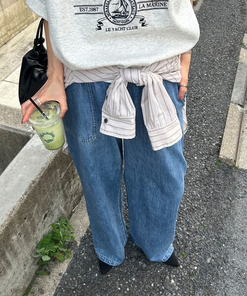 fredy emue（フレディエミュ）の「ライトオンスデニムベイカーイージーパンツ（デニムパンツ・レディース・ネイビー/ブルー/アイボリー・38/36）」の10枚目の写真