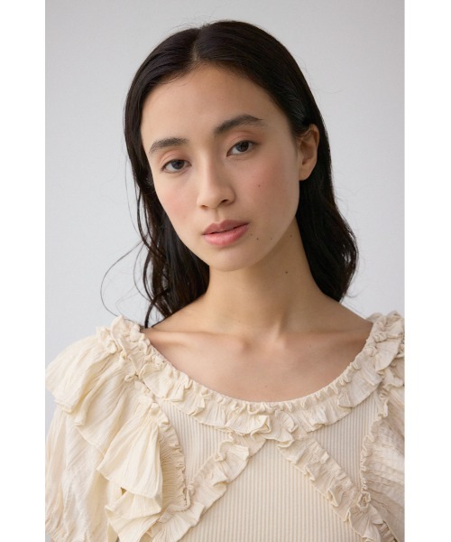 AZUL by moussy(アズールバイマウジー)の「コンビネーション2WAYフリルトップス(Tシャツ/カットソー・レディース・レッド/アイボリー/ブラック・FREE)」の5枚目の写真