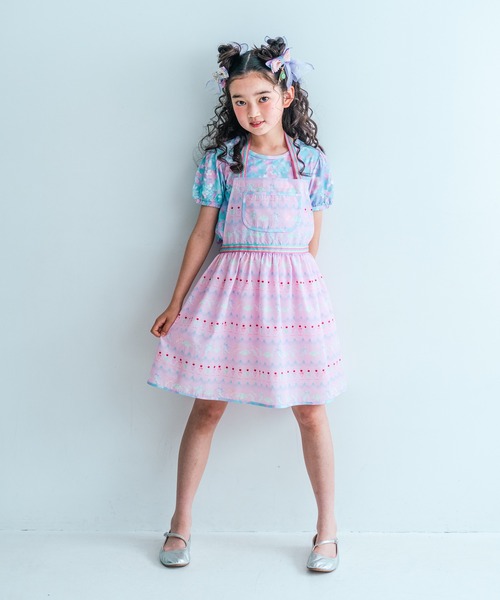 fafa(フェフェ)の「CARLA | エプロン(ワンピース・キッズ・ピンク系その他・SMALL/MEDIUM)」の2枚目の写真