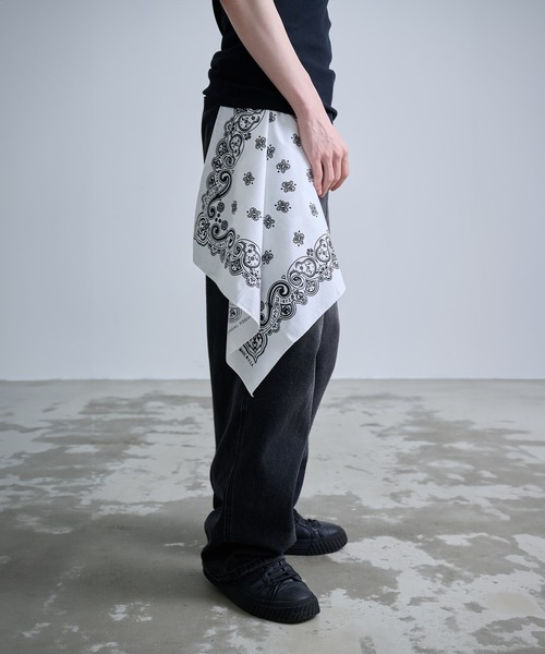 NUMBER (N)INE（ナンバーナイン）の「【NUMBER(N)INE/ナンバーナイン】PAISLEY PRINTED BANDANA MADE IN USA / ペイズリー プリント バンダナ（バンダナ/スカーフ・メンズ・ブラック/ホワイト・FREE）」の4枚目の写真