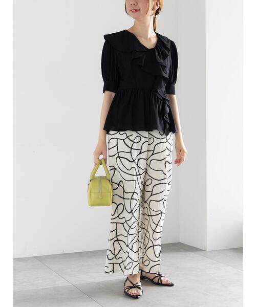 Te chichi（テチチ）の「ラッフルフリルアシメブラウス《2025summer catalog item》（シャツ/ブラウス・レディース・グリーン/オフホワイト/ブラック・F）」の4枚目の写真