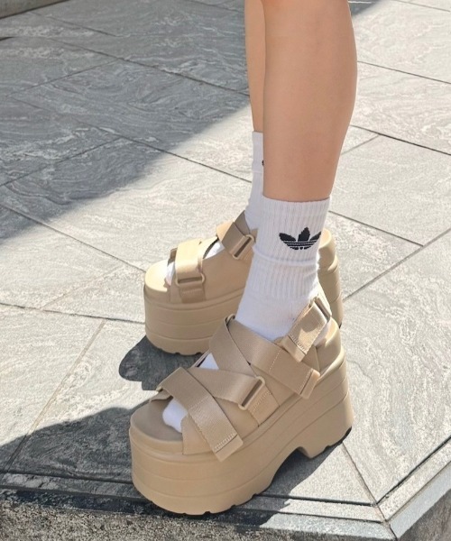 R&E（アールアンドイー）の「【R&E】ループベルクロストラップ厚底サンダル（サンダル・レディース・ブラック/ベージュ/ホワイト・S/M/L/LL）」の12枚目の写真