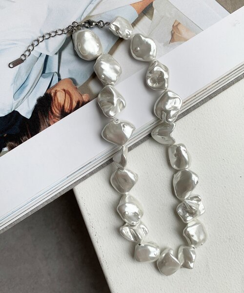 DouDou（ドゥドゥ）の「変形ビッグパールネックレス（ネックレス・レディース・グレー/オフホワイト・FREE）」の3枚目の写真
