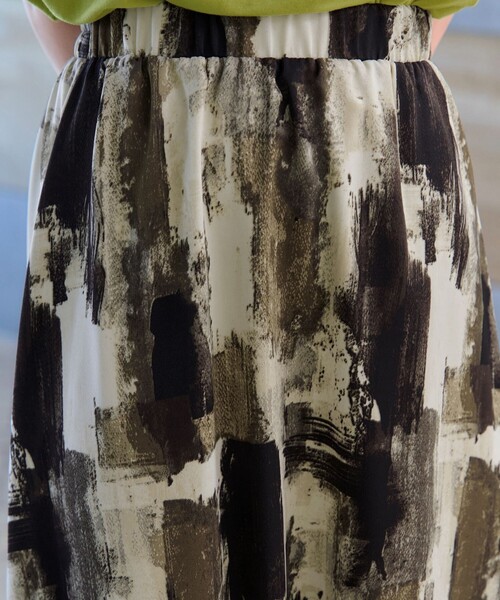 Tiaclasse（ティアクラッセ）の「ペイント柄スカート（スカート・レディース・カーキ/オレンジ・FREE）」の11枚目の写真