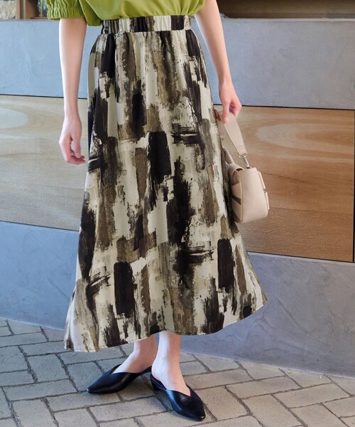 Tiaclasse（ティアクラッセ）の「ペイント柄スカート（スカート・レディース・カーキ/オレンジ・FREE）」の13枚目の写真