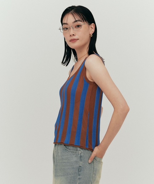 YOOU(ユー)の「ストライプニット/デザインタンクトップ × ノースリーブニット(ニット/セーター・レディース・ブルー/ブラウン/ホワイト・FREE)」の7枚目の写真