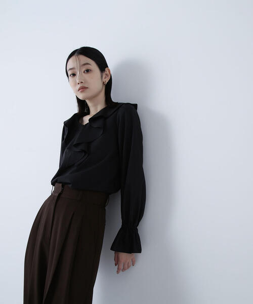 NATURAL BEAUTY BASIC(ナチュラルビューティーベーシック)の「◇ラッフルブラウス(シャツ/ブラウス・レディース・ブルー/オフホワイト/ブラック・FREE)」の4枚目の写真