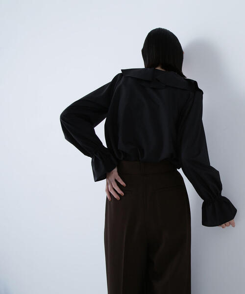 NATURAL BEAUTY BASIC(ナチュラルビューティーベーシック)の「◇ラッフルブラウス(シャツ/ブラウス・レディース・ブルー/オフホワイト/ブラック・FREE)」の6枚目の写真