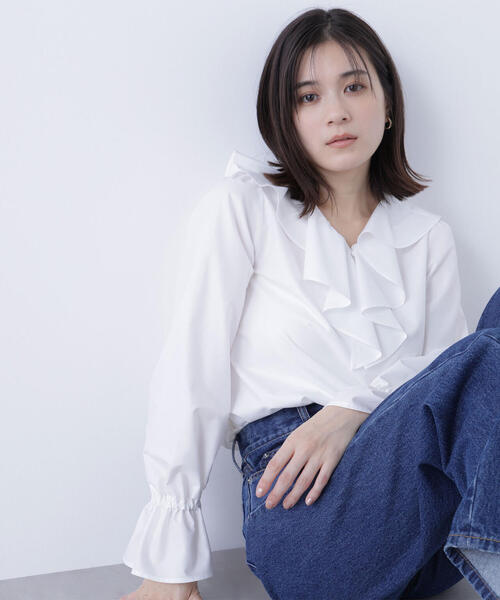 NATURAL BEAUTY BASIC(ナチュラルビューティーベーシック)の「◇ラッフルブラウス(シャツ/ブラウス・レディース・ブルー/オフホワイト/ブラック・FREE)」の2枚目の写真