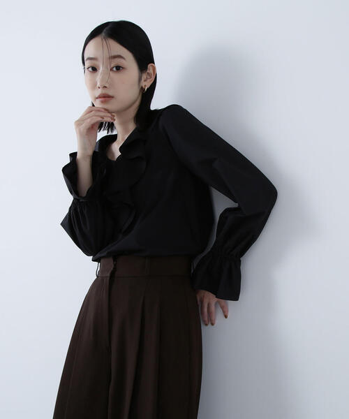 NATURAL BEAUTY BASIC(ナチュラルビューティーベーシック)の「◇ラッフルブラウス(シャツ/ブラウス・レディース・ブルー/オフホワイト/ブラック・FREE)」の3枚目の写真