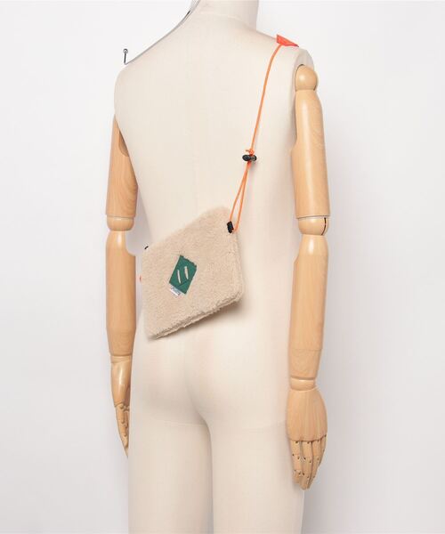 CRAZY CREEK（クレイジークリーク）の「CRAZY CREEK クレイジークリーク フリース サコッシュ（ショルダーバッグ・レディース・B/A・FREE）」の9枚目の写真