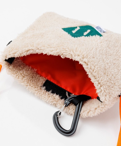 CRAZY CREEK（クレイジークリーク）の「CRAZY CREEK クレイジークリーク フリース サコッシュ（ショルダーバッグ・レディース・B/A・FREE）」の3枚目の写真