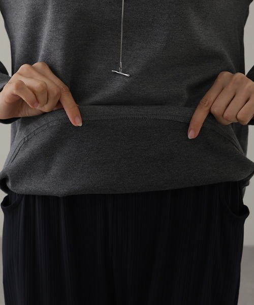DAYRA(デイラ)の「クルーネック オーバーサイズ ベーシック 長袖 カットソー(Tシャツ/カットソー・レディース・グレー/ダークグレー・S/FREE)」の16枚目の写真