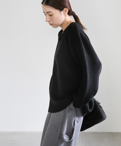 select MOCA（セレクトモカ）の「アシンメトリーVネックニットトップス（ニット/セーター・レディース・アイボリー/グレー/ブラウン/ブラック・FREE）」の6枚目の写真