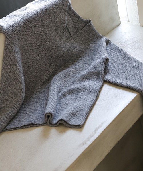 select MOCA（セレクトモカ）の「アシンメトリーVネックニットトップス（ニット/セーター・レディース・アイボリー/グレー/ブラウン/ブラック・FREE）」の17枚目の写真