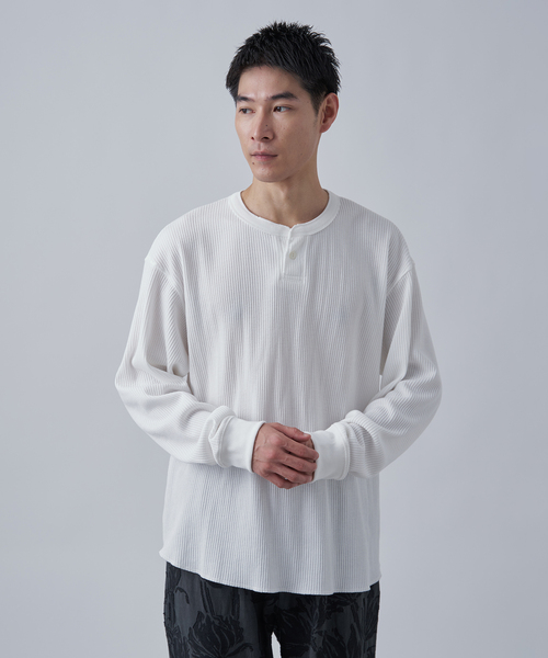 B.C STOCK(ベーセーストック)の「【ANTS & ELEPHANTS】ワッフル ヘンリーネック ロングスリーブTシャツ(Tシャツ/カットソー・メンズ・ホワイト/チャコールグレー/ブルー系その他・MEDIUM/LARGE)」の1枚目の写真