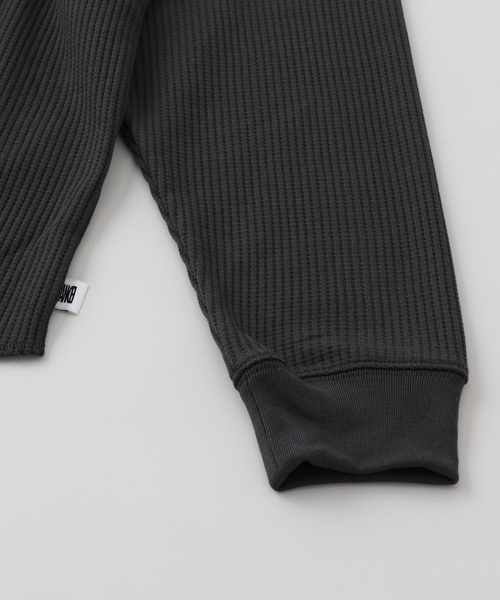 B.C STOCK(ベーセーストック)の「【ANTS & ELEPHANTS】ワッフル ヘンリーネック ロングスリーブTシャツ(Tシャツ/カットソー・メンズ・ホワイト/チャコールグレー/ブルー系その他・MEDIUM/LARGE)」の10枚目の写真