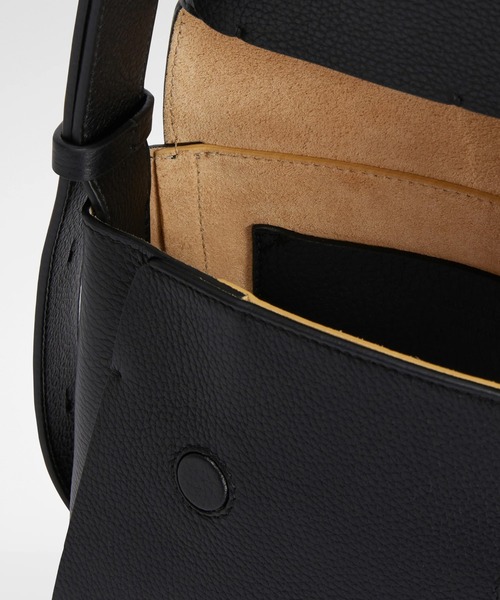 JIL SANDER（ジルサンダー）の「ENVELOPE MESSENGER MINI（ショルダーバッグ・レディース・ブラック/ブラウン/ベージュ・UNI）」の4枚目の写真