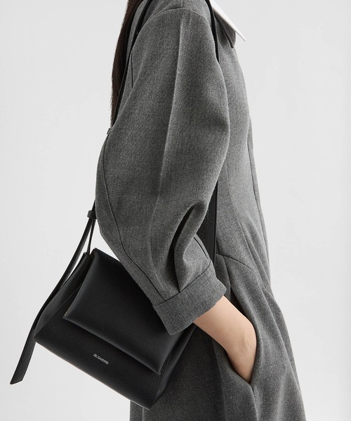 JIL SANDER（ジルサンダー）の「ENVELOPE MESSENGER MINI（ショルダーバッグ・レディース・ブラック/ブラウン/ベージュ・UNI）」の5枚目の写真