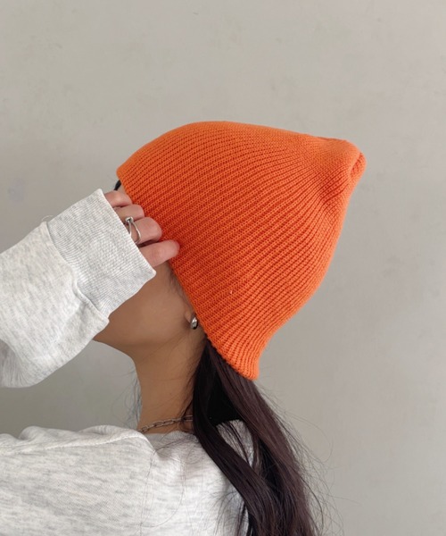 CLEA（クレア）の「【13色展開】シンプルビーニー（ニットキャップ/ビーニー・レディース・ブラック/カーキ/ブルー/チャコールグレー/オレンジ/パープル/ネイビー/マスタード/ホワイト/レッド/ブラウン/オレンジ系その他/ピンク・FREE）」の13枚目の写真