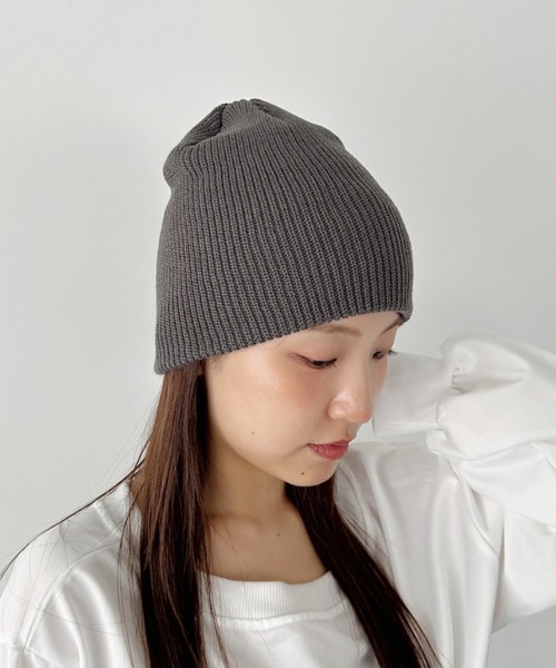 CLEA（クレア）の「【13色展開】シンプルビーニー（ニットキャップ/ビーニー・レディース・ブラック/カーキ/ブルー/チャコールグレー/オレンジ/パープル/ネイビー/マスタード/ホワイト/レッド/ブラウン/オレンジ系その他/ピンク・FREE）」の3枚目の写真