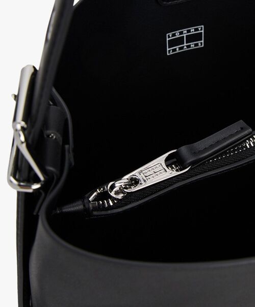 tommy jeans（トミー ジーンズ）の「クールホーボーバッグ（ショルダーバッグ・レディース・ブラック・FREE）」の4枚目の写真