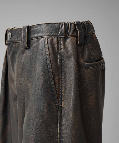 MAISON SPECIAL（メゾンスペシャル）の「《UNISEX》Artificial Leather Pin-Tuck Wide Pants/アーティフィシャルレザーピンタックワイドパンツ【MAISON SPECIAL/メゾンスペシャル】（その他パンツ・メンズ・ダークブラウン/ダークブラック・0/1/2）」の7枚目の写真
