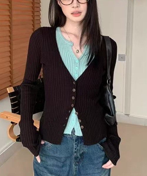 Achic(アシック)の「【大人気カラー】チョコミントカラーレイヤード風ニット(ニット/セーター・レディース・ブラック/ブラウン・M)」の8枚目の写真