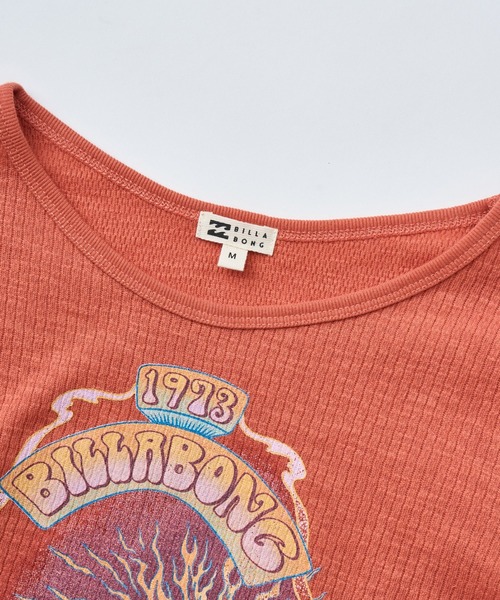 BILLABONG(ビラボン)の「BILLABONG レディース GRAPHIC BABY FIT LS ロンT 【BABY FIT】【2025年秋冬モデル】/ビラボンショート丈フロントプリント長袖ロンT(Tシャツ/カットソー・レディース・アイボリー/オフホワイト/オレンジ系その他・MEDIUM/LARGE)」の11枚目の写真