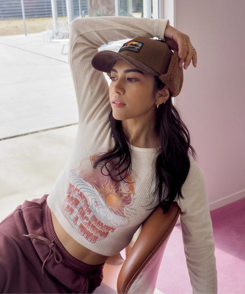 BILLABONG(ビラボン)の「BILLABONG レディース GRAPHIC BABY FIT LS ロンT 【BABY FIT】【2025年秋冬モデル】/ビラボンショート丈フロントプリント長袖ロンT(Tシャツ/カットソー・レディース・アイボリー/オフホワイト/オレンジ系その他・MEDIUM/LARGE)」の7枚目の写真