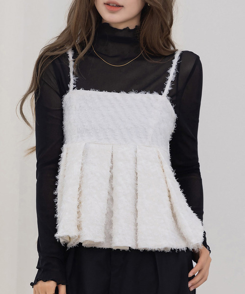 360度着映えるふわふわカットジャガード。バックリボンペプラムキャミ