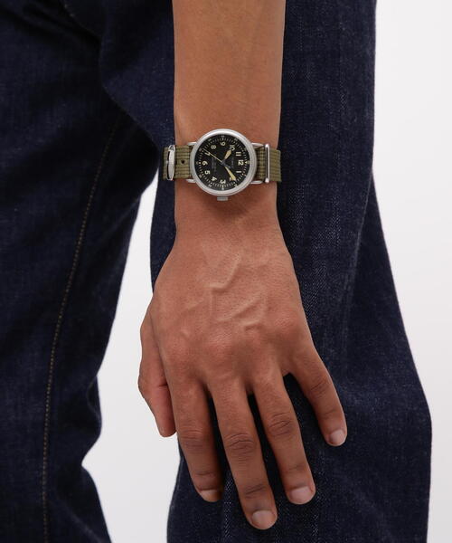 TIMEX（タイメックス）の「《AVIREX × TIMEX》TYPE-25A / タイプ 25A / アヴィレックス / タイメックス（アナログ腕時計・メンズ・ブラック/オリーブ系・F）」の4枚目の写真