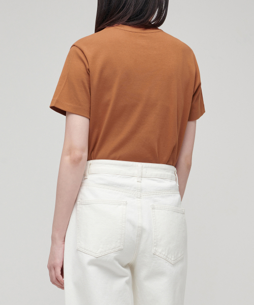 MUSINSA STANDARD WOMAN（ムシンサスタンダードウーマン）の「ウィメンズベーシッククルーネックTシャツ[ブラウン]（Tシャツ/カットソー・レディース・その他・X-SMALL）」の2枚目の写真