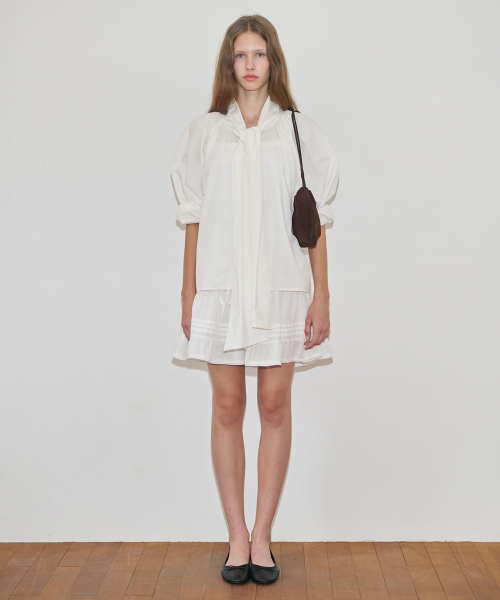 SINOON（シヌーン）の「Big Ribbon Tie Blouse (Cream)（シャツ/ブラウス・レディース・アイボリー・FREE）」の2枚目の写真