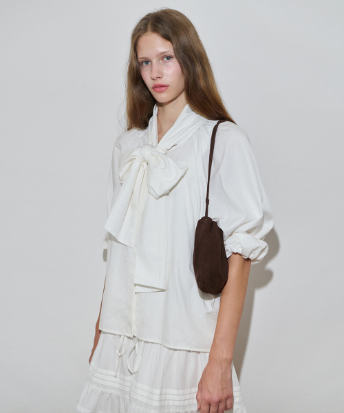 SINOON（シヌーン）の「Big Ribbon Tie Blouse (Cream)（シャツ/ブラウス・レディース・アイボリー・FREE）」の4枚目の写真