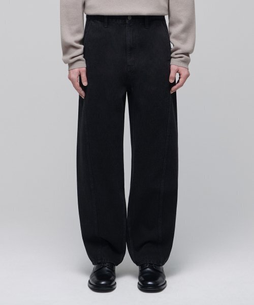 MUSINSA STANDARD（ムシンサスタンダード）の「ツイストセミバルーンデニムパンツ[ウォッシュドブラック]（デニムパンツ・メンズ・その他・38/42/36/34/32/29/30/31/33/26/27/28）」の7枚目の写真