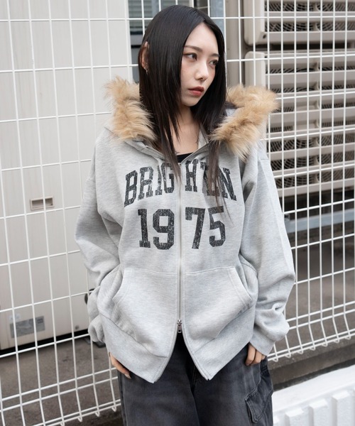 WEGO（ウィゴー）の「WEGO/【25年秋冬新作】裏起毛ファーフードBIGZIPパーカー（パーカー・レディース・杢グレー/ブラック系その他/スミクロ/ブラウン・FREE）」の4枚目の写真