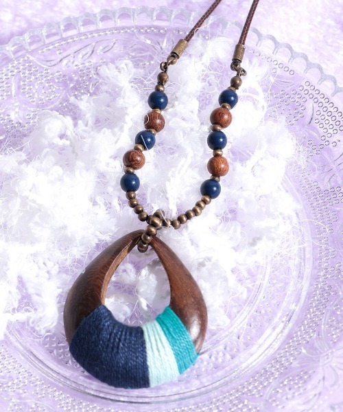 チチカカ(チチカカ)の「糸巻ウッドネックレス(ネックレス・レディース・マスタード/ターコイズブルー/ブルー・FREE)」の3枚目の写真