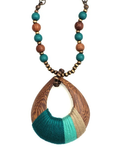 チチカカ(チチカカ)の「糸巻ウッドネックレス(ネックレス・レディース・マスタード/ターコイズブルー/ブルー・FREE)」の5枚目の写真