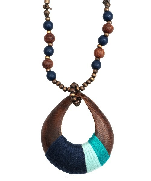 チチカカ(チチカカ)の「糸巻ウッドネックレス(ネックレス・レディース・マスタード/ターコイズブルー/ブルー・FREE)」の6枚目の写真