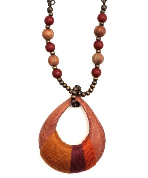 チチカカ(チチカカ)の「糸巻ウッドネックレス(ネックレス・レディース・マスタード/ターコイズブルー/ブルー・FREE)」の7枚目の写真