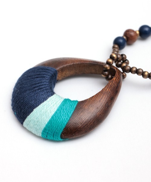 チチカカ(チチカカ)の「糸巻ウッドネックレス(ネックレス・レディース・マスタード/ターコイズブルー/ブルー・FREE)」の8枚目の写真