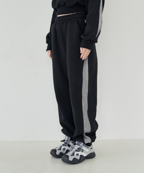 5OML(オーオーエムエル)の「ブロックコアジョガーパンツ(チャコール)(スウェットパンツ・レディース・チャコール・LARGE/MEDIUM)」の6枚目の写真