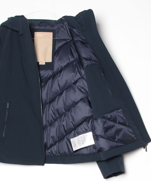 WOOLRICH（ウールリッチ）の「WOOLRICH Firth Parka in Tech Softshell  ウールリッチ ファース パーカ テック ソフトシェル ダウンジャケット（ダウンジャケット/コート・レディース・ネイビー/ブラック/クリーム・X-SMALL/SMALL/MEDIUM/LARGE）」の5枚目の写真