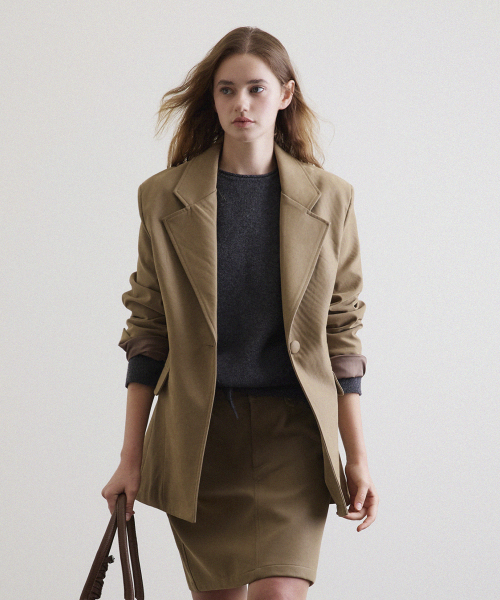 HANE(ハネ)の「オーバーサイズテーラードレザーブレザー_Nubuck Beige(ライダースジャケット・レディース・その他・SMALL/MEDIUM)」の1枚目の写真