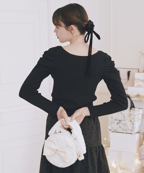 Maison de FLEUR(メゾンドフルール)の「フェイクファーパールリボンラウンドバッグ(ハンドバッグ・レディース・ピンク/ホワイト・FREE)」の9枚目の写真