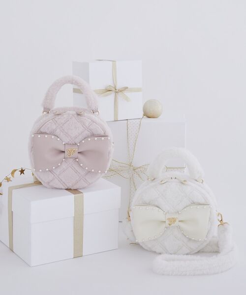 Maison de FLEUR(メゾンドフルール)の「フェイクファーパールリボンラウンドバッグ(ハンドバッグ・レディース・ピンク/ホワイト・FREE)」の10枚目の写真
